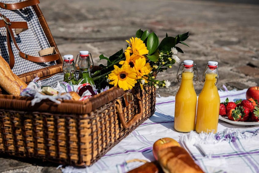 Picture 4 for Activity The Parisian Picnic