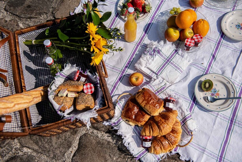 Picture 3 for Activity The Parisian Picnic