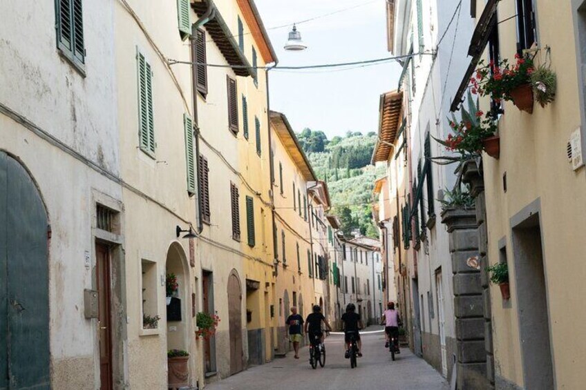 Montecarlo E-Bike One Day Tour with Lunch and Tasting