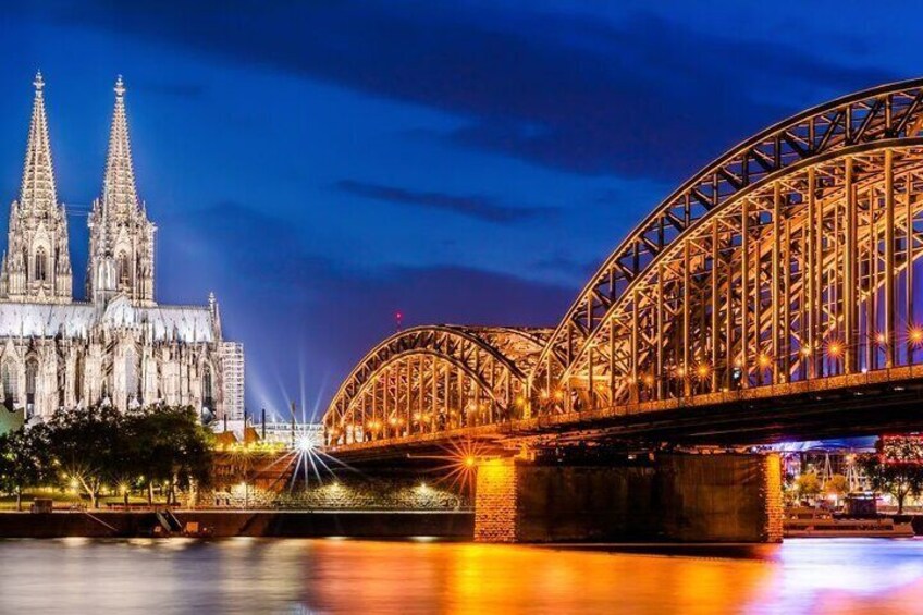 Awesome Sites of Cologne Private Family Walking Tour