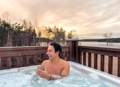 Rovaniemi: Private Sauna & Außenwhirlpool, Abendessen in Kota