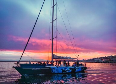Seattle: Sunset Sailing Cruise