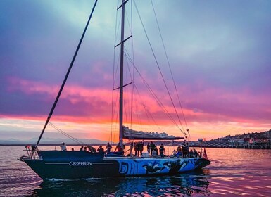 Seattle: Sunset Sailing Cruise