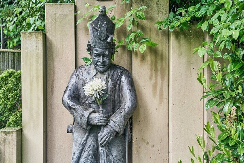 Guided tour with all senses in Melaten Cemetery