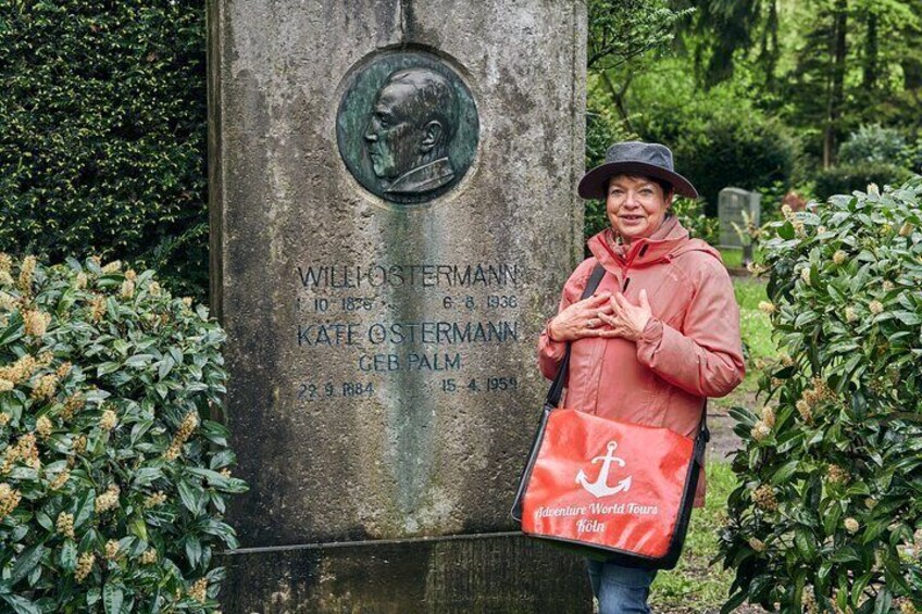 Guided tour with all senses in Melaten Cemetery