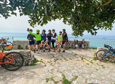 アマルフィ海岸ソレントからポジターノへのEバイクツアー