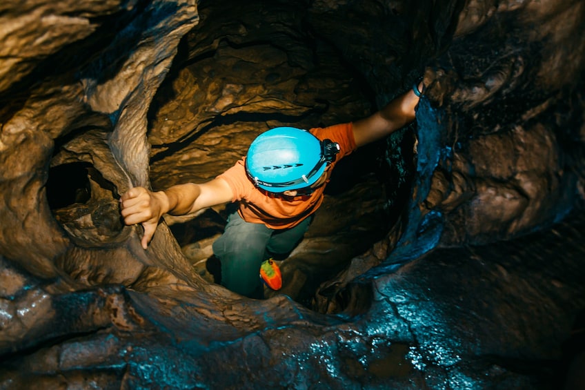 Tourist on the Venado Caves tour