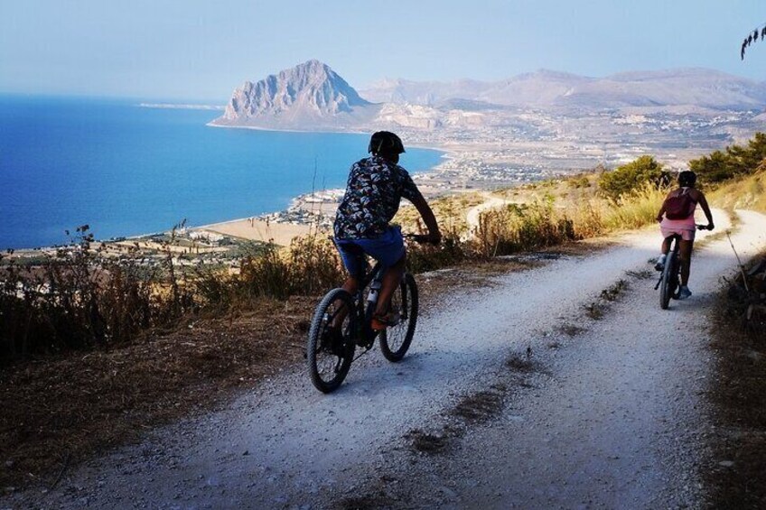 Tour to discover the Sicilian countryside by E-bike