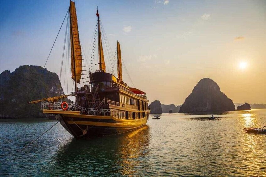 Full-Day Halong Bay Scenic Flight and Private 4-Hour Cruise Tour