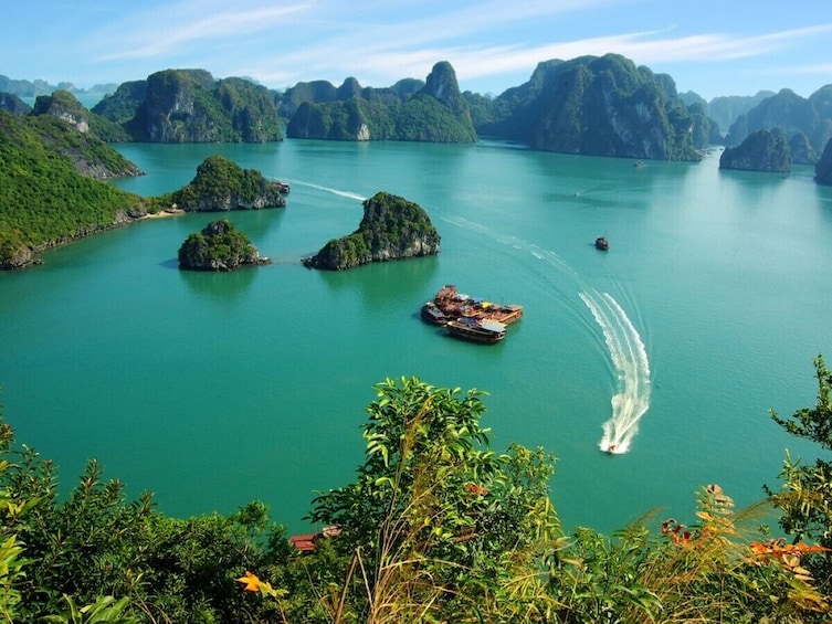 Full-Day Halong Bay & Yen Duc Cultural Village Water Puppet Show Tour