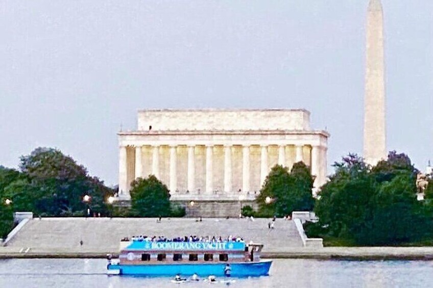 Narrated Sightseeing Boat Cruise along Potomac River in DC