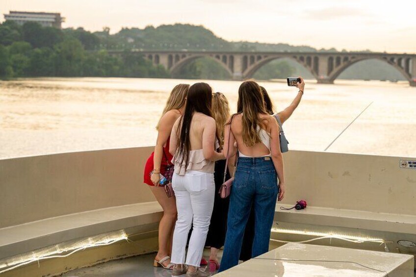 Shared Sightseeing Boat Tour in Washington