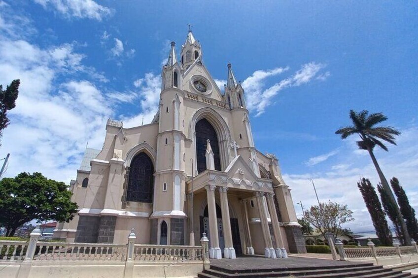 Travel Through the Mountains of Heredia and Alajuela.