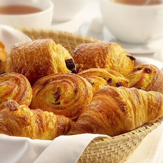 Picture 2 for Activity Paris: Seine River Cruise & Brunch with Panoramic View