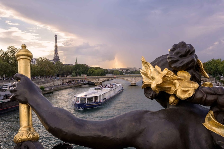 Paris: Seine River Cruise & Brunch with Panoramic View