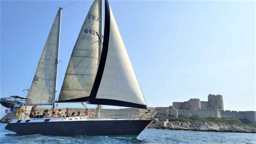 Marseille: Frioul Calanques Sailing Day Trip with Swimming