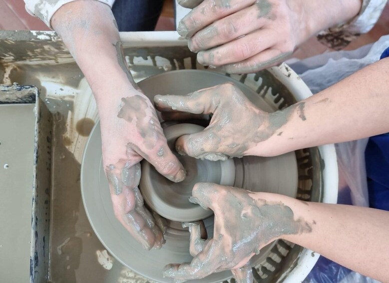 Vietri sul Mare: Ceramics workshop with the pottery lathe