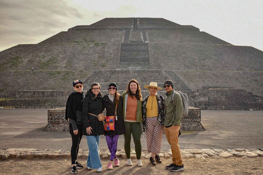 Teotihuacan Pyramids complete without shops or restaurants