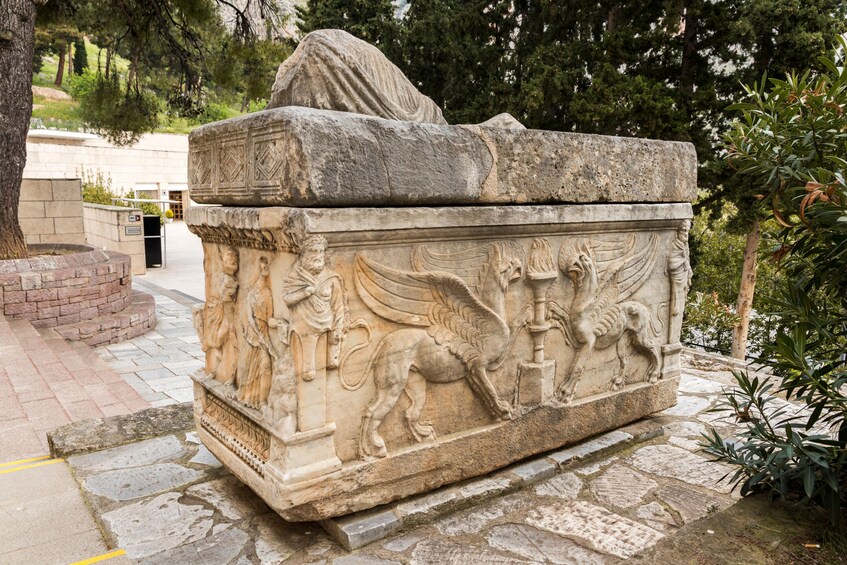 Delphi Guided Small Group Day Tour from Athens