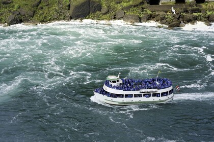 Niagara Falls, USA: Walking Tour with Maid of the Mist