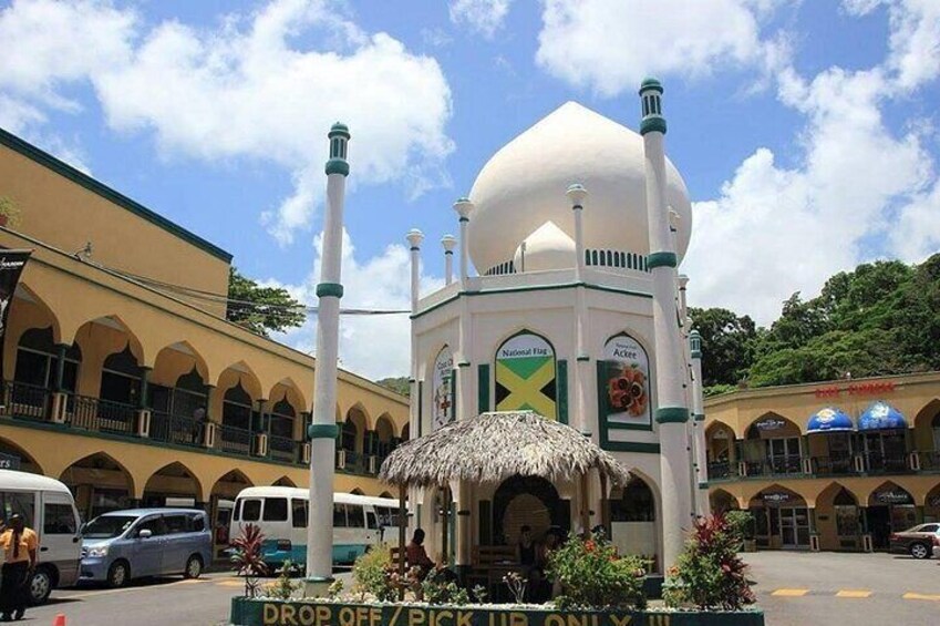 Shared Shopping and Sightseeing Tour in Ocho Rios with Pickup