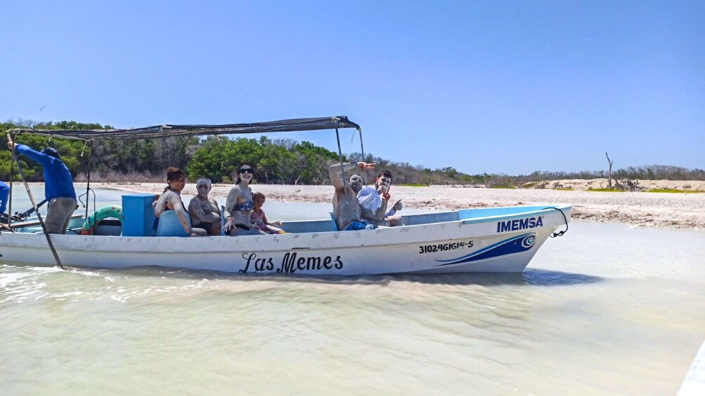 Rio Lagartos - Las Coloradas with Lunch Day Trip