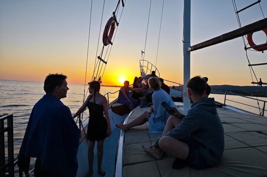 Dreamy Sails - Sunset Tour With Dinner And Wine