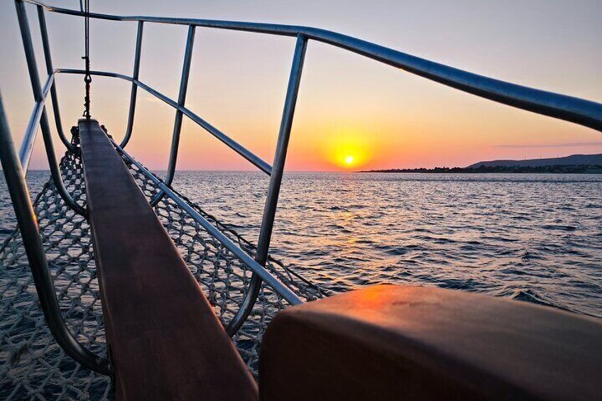 Dreamy Sails - Sunset Tour With Dinner And Wine