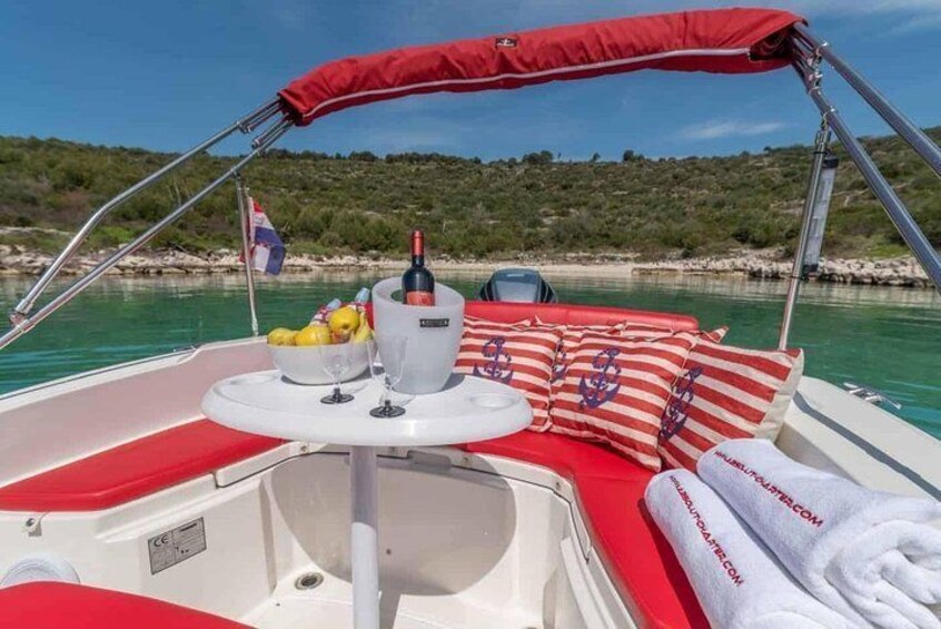 Private day trip to Hvar and Blue lagoon with Snorkeling