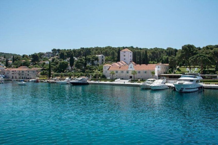 Private day trip to Hvar and Blue lagoon with Snorkeling