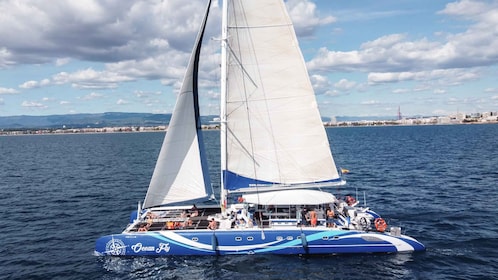 Cambrils: Crociera in catamarano a vela sulla Costa Daurada