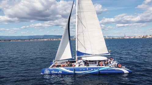 Cambrils: Seilkatamaran-cruise på Costa Daurada