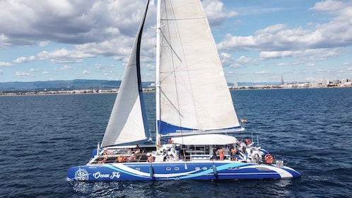 Cambrils: Crucero en Catamarán a Vela por la Costa Daurada