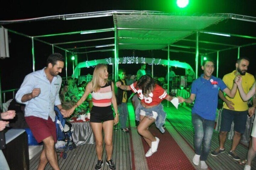 Dinner Cruise and Party Experience in Sharm El Sheikh