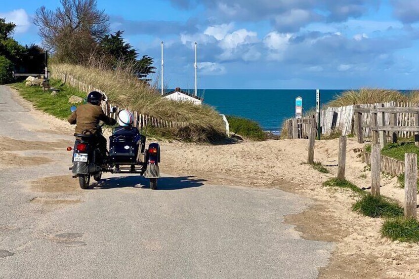 From Saint Malo to Cancale in a vintage sidecar