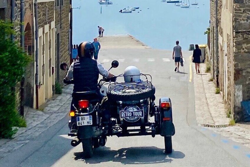 From Saint Malo to Cancale in a vintage sidecar