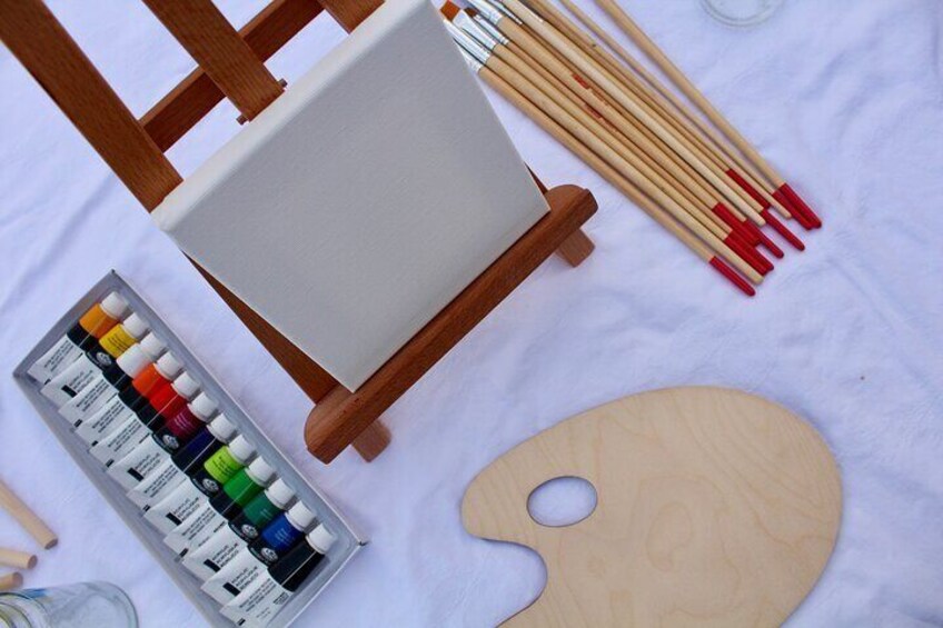 You will be provided with all the necessary art supplies.
