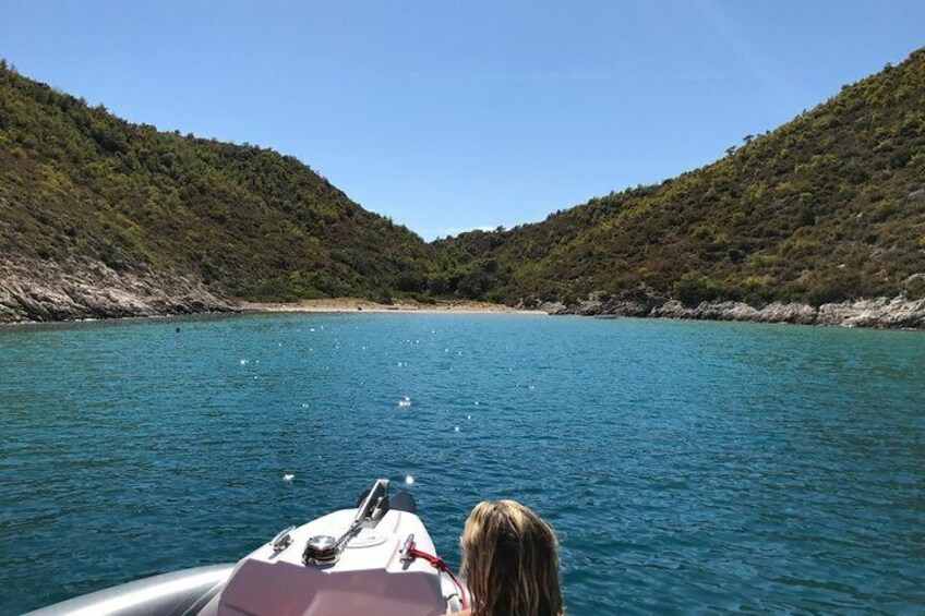 Private speedboat tour to Blue cave and Hvar