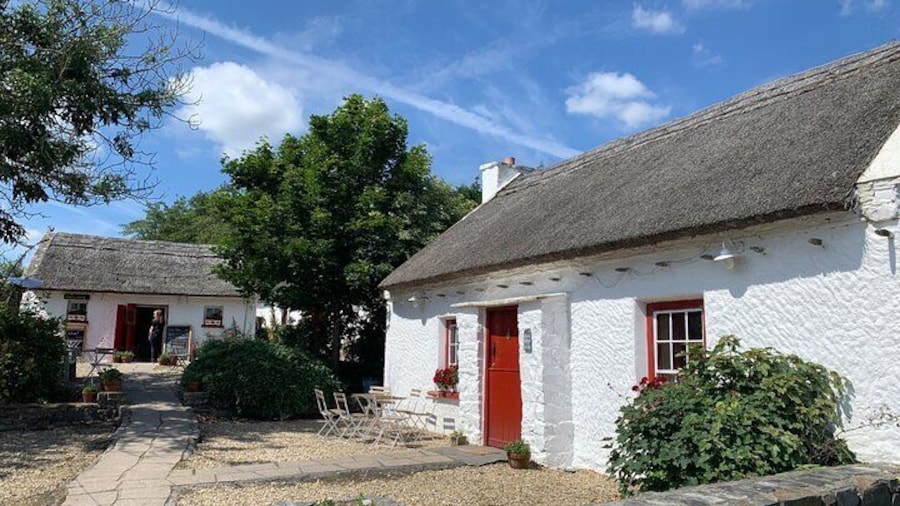 Thatched Cottage in Donegal.
Great place for a lunch stop.