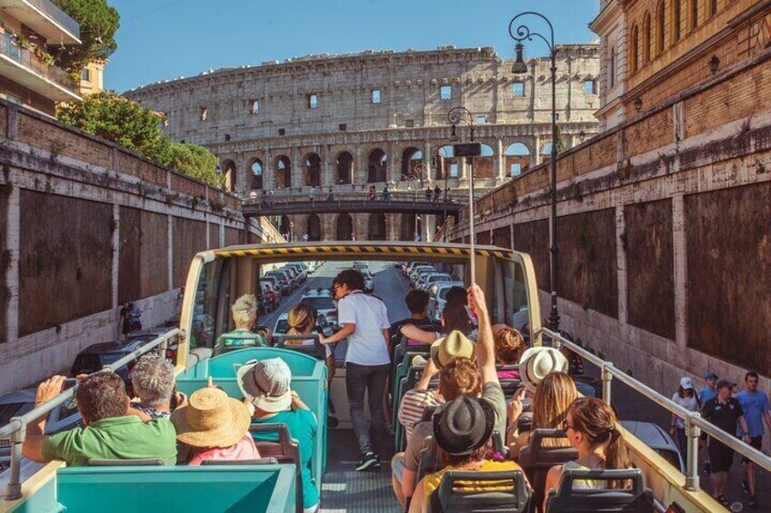 Hop-on Hop-off Tour in Rome with Shuttle to and from Rome Airports