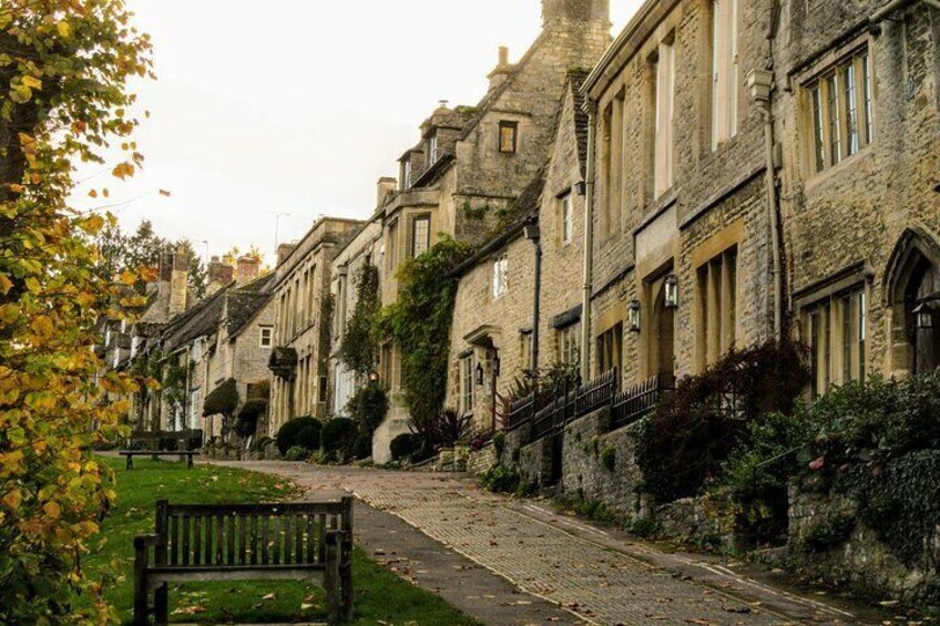 Discover the authentic Cotswold market town of Burford - great for antiques shopping and café culture!