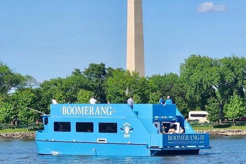 Boat Tour in Washington Harbor with Brunch Buffet