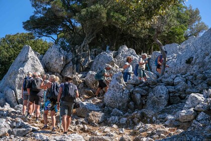 Rhodos: Vandring i fjellet Profitis Ilias fra landsbyen Salakos