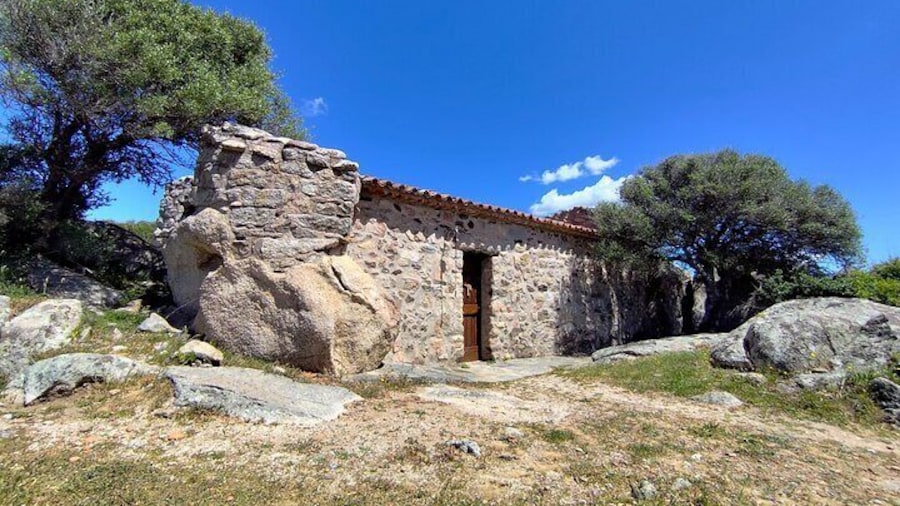 Guided cultural tour to discover Luogosanto