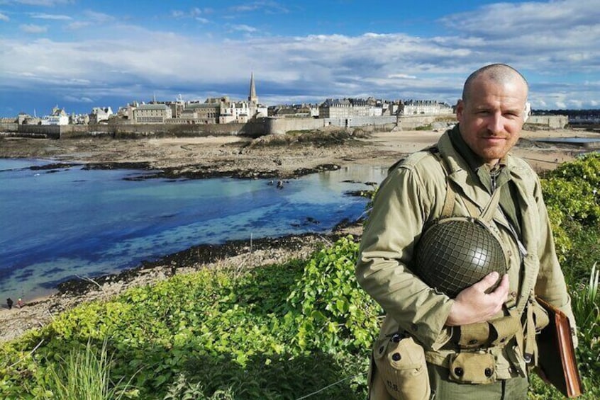 Unusual guided tour of Saint Malo in immersion in 1944