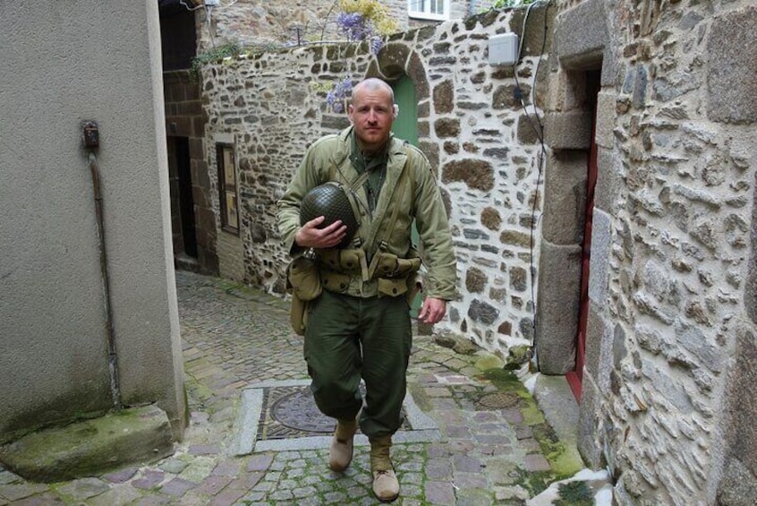 Unusual guided tour of Saint Malo in immersion in 1944