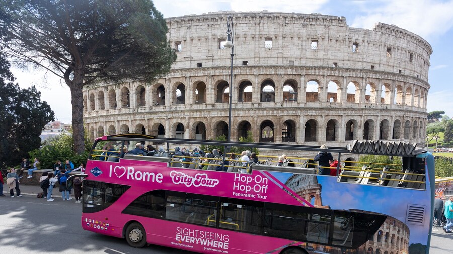 Hop-on Hop-off 24H and Santa Maria Maggiore with Audioguide