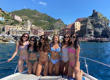 From La Spezia: 5 Terre Private Boat Tour (Lunch and Drinks)