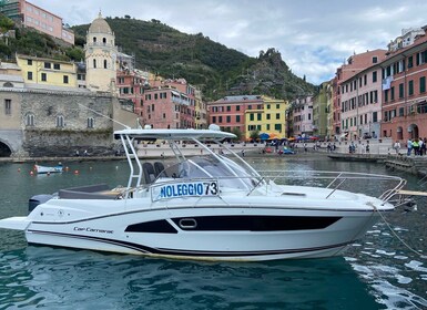 From La Spezia: 5 Terre Private Boat Tour (Lunch and Drinks)