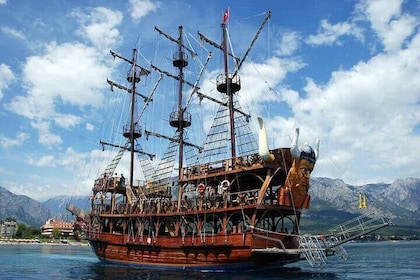 Alanya Pirate Party Boat Tour With Lunch and Transfer